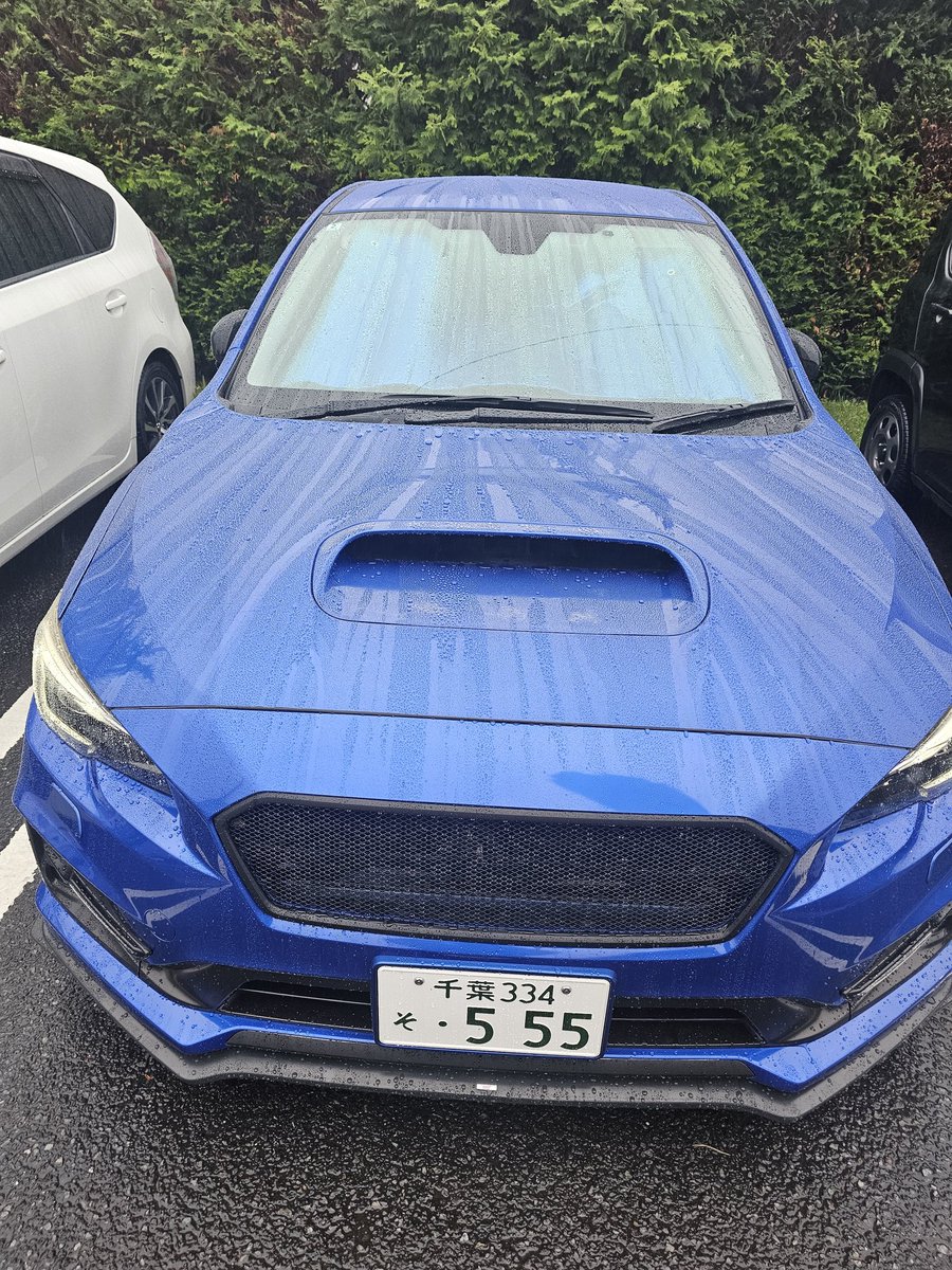 LEVOharu's tweet photo. 雨の朝のレヴォーグ☂️

燃料無いからお留守番🤣 https://t.co/jwHpbLwpOg