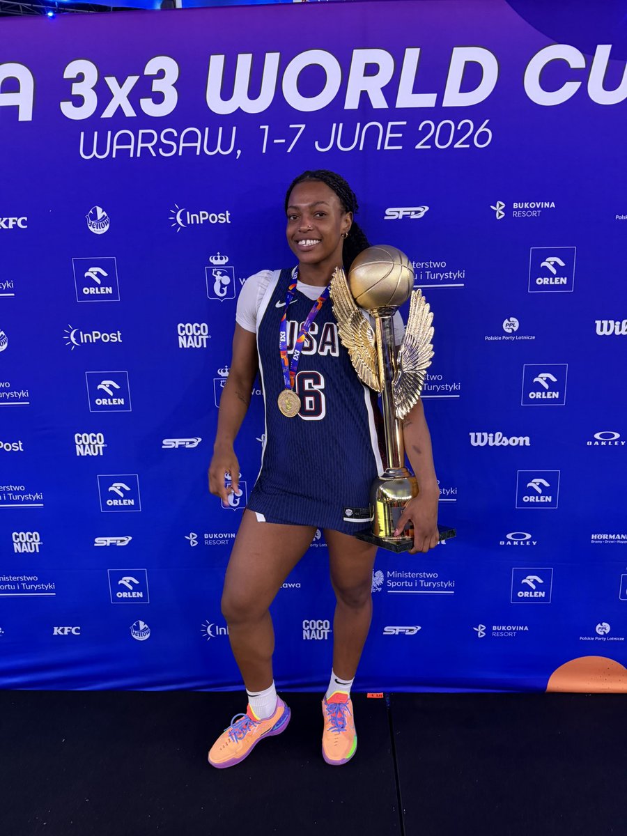 OU_WBBall's tweet photo. The World Champ 🇺🇸🏆🥇 https://t.co/T6XtCBJJg6