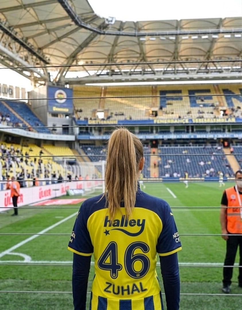 zuhal_karakoc's tweet photo. Fenerbahçe Spor Kulübü Başkanlığına yeniden seçilen Sn. Aziz Yıldırım’ı gönülden tebrik ediyorum.

Fenerbahçe, terör örgütü hain FETÖ’nün hedef aldığı ilk kurumsal yapı; Sn. Yıldırım ise bu karanlık kumpasın bedelini cezaevinde ödeyen ilk mağdurlardan biridir. 

Sn. Yıldırım’ın Fenerbahçe’ye kurulan tuzağa karşı eğilmeden, bükülmeden, geri adım atmadan verdiği onurlu ve dik duruşlu mücadele, hepimizin hafızasında tazeliğini korumaktadır. 

Bir Fenerbahçeli olarak Sn. Yıldırım’ın Fenerbahçe’yi eski güçlü günlerine kavuşturacağından hiçbir şüphem yoktur.

Fenerbahçe camiasına, sarı-lacivertli ailemize hayırlı olsun. 💛💙