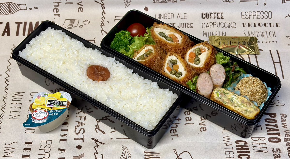R47th's tweet photo. ＃今日のお弁当🍱２個弁🐸🐼♡
野菜肉巻きカツ弁当です🥕🫛
ほうれん草おかか和え🥬
肉ネギ玉子焼き🥚(醤油味)
隙間埋めにごま団子(冷食)🟤
など…☝️
さぁ､パパ🐸お兄ちゃん🐼
今週も頑張って〜٩( 'ω' )و

私もお仕事😕頑張る💪
その前に整形外科行ってきます🏥 https://t.co/VR1zsGGu8t