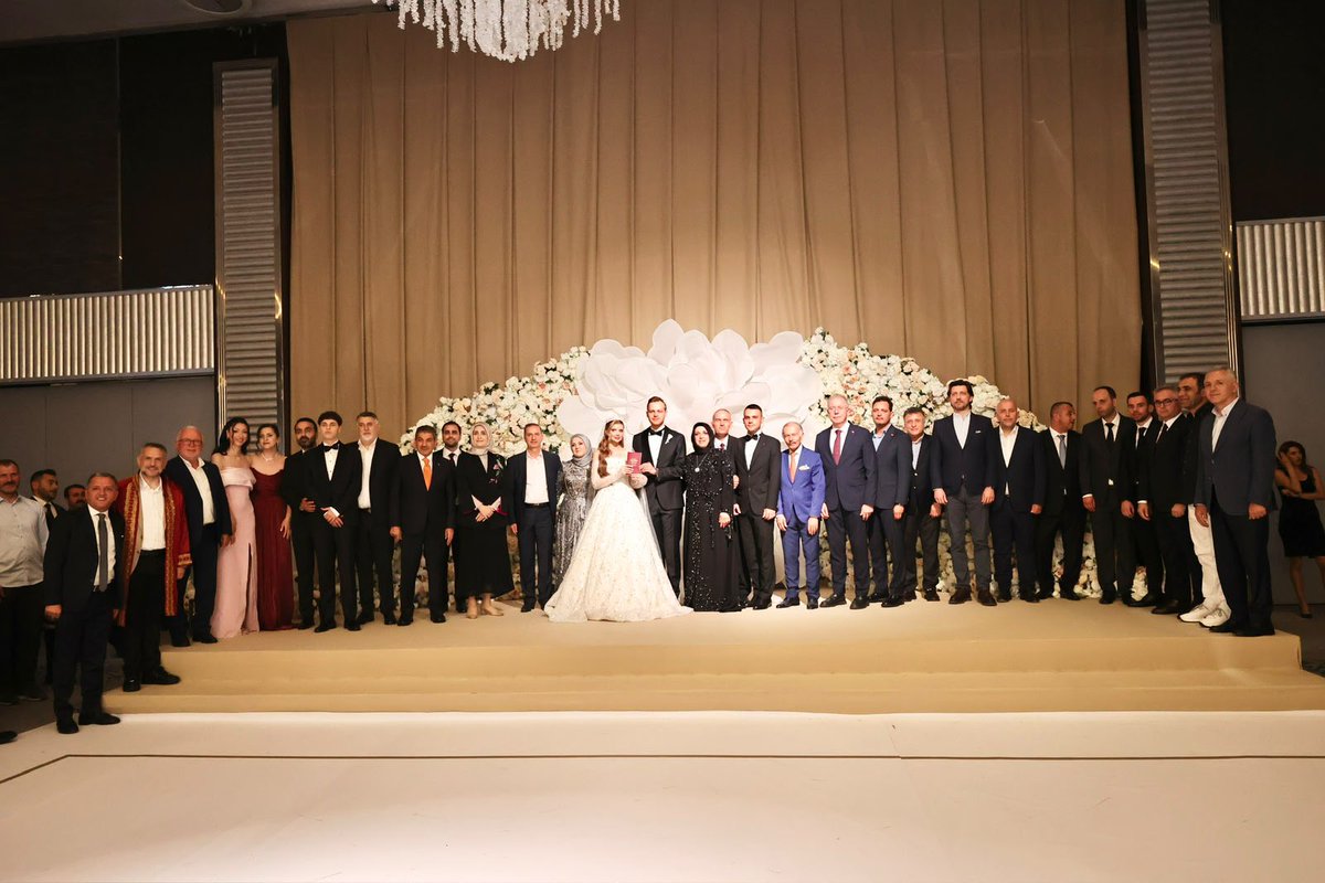 GokselE's tweet photo. Rumeli Balkan Dernekleri Federasyonu Genel Başkanı Saim Bıçak’ın evladının mutlu gününe şahitlik ettik. 

Atalay ve Bıçak ailesini tebrik eder, çiftimize mutluluklar dilerim. https://t.co/6U1DvhFnoo