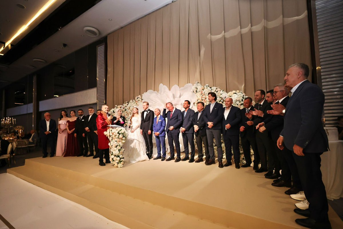 GokselE's tweet photo. Rumeli Balkan Dernekleri Federasyonu Genel Başkanı Saim Bıçak’ın evladının mutlu gününe şahitlik ettik. 

Atalay ve Bıçak ailesini tebrik eder, çiftimize mutluluklar dilerim. https://t.co/6U1DvhFnoo