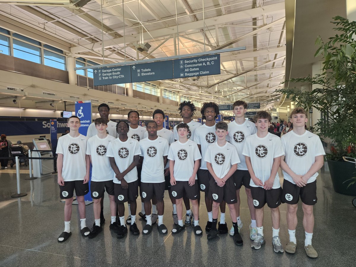 caravanhoops's tweet photo. Hooping in Alabama (5-0) or swimming in Florida... good time had by all. Big week w RB Live Period on the horizon! Let's get back to work! #menfrom6410 https://t.co/bCybaG6z9U