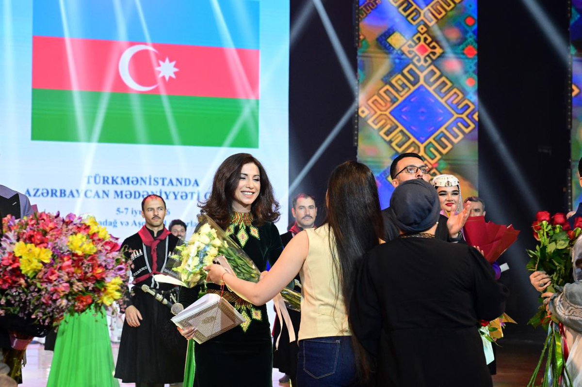 culture_gov_az's tweet photo. Türkmənistanda Azərbaycan Mədəniyyəti Günlərinə Dövlət Rəqs Ansamblının möhtəşəm konserti ilə yekun vurulub.

5-7 iyun tarixlərində Türkmənistanda keçirilən Azərbaycan Mədəniyyəti Günləri Azərbaycan Dövlət Rəqs Ansamblının möhtəşəm konserti başa çatıb.

#MədəniyyətNazirliyi https://t.co/PhnbyYBRwI