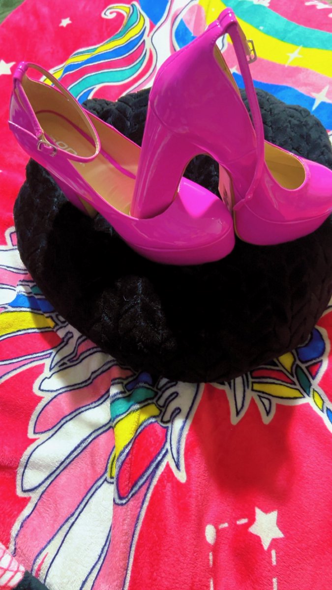 EmmyVelasquez11's tweet photo. Anybody wanna see me step on my husband’s face? 😈 💍 he wants me to feel the power of dominance. 🥺🫣 #submissive #husband #power #dominance #love #dominant #queen #heels #hotpink  #squish #face https://t.co/yHmsgLM04J