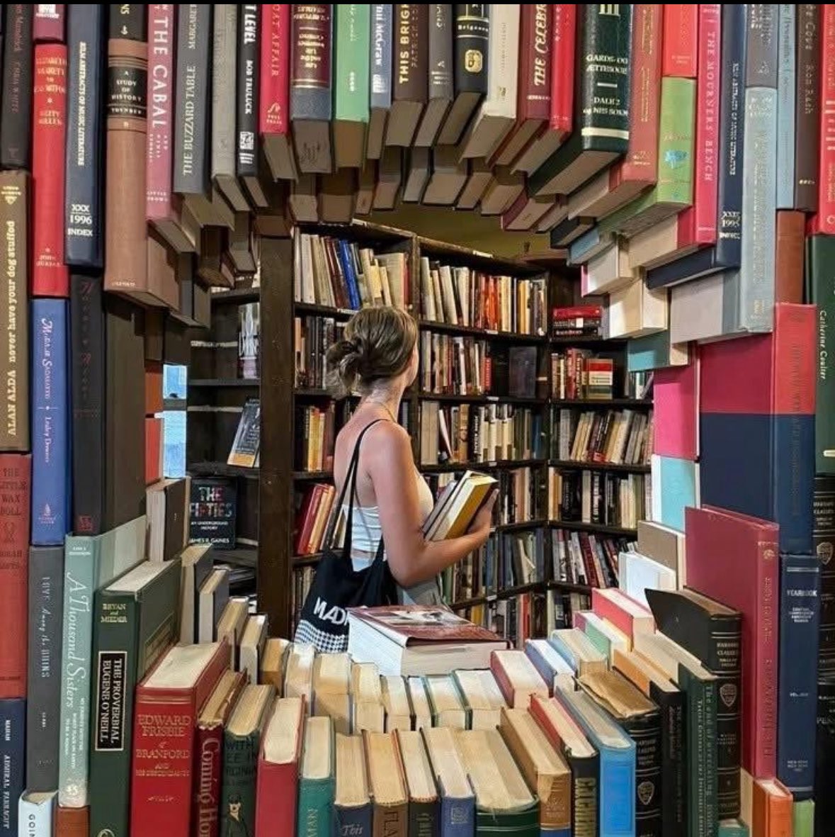 amorenloslibros's tweet photo. Mi responsabilidad financiera termina cuando entro a una librería. 📚❤️ https://t.co/NiAfdK3695