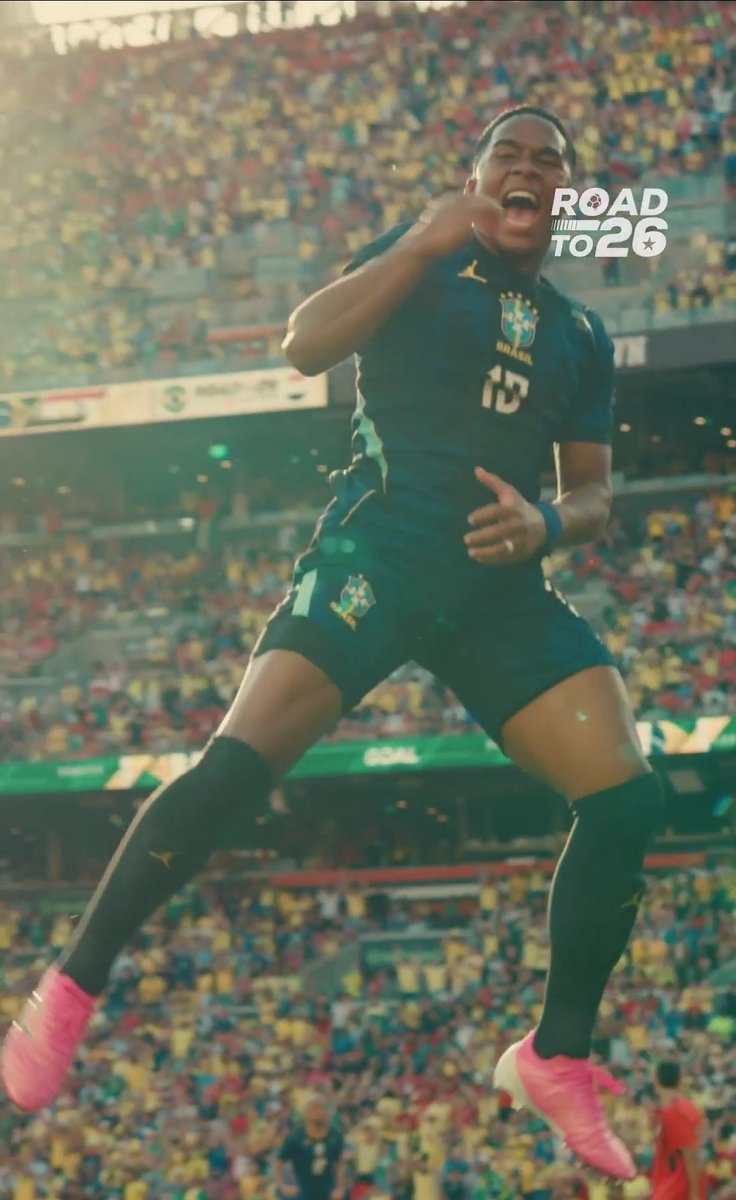 PedroRonchi2's tweet photo. A imagem do Endrick relembra a imagem do Pelé. https://t.co/b4xypsASyb
