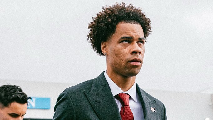 BenSteiner00's tweet photo. The #CanMNT looking sharp as they arrive in Toronto for the World Cup opener. 

Bosnia and Canada are both in Toronto now and will train in the lead-up to Friday's opening game, which is forecast to be a very hot and possibly rainy afternoon. 

📸Canada Soccer/@TSNScianitti https://t.co/4GQcxARu2n