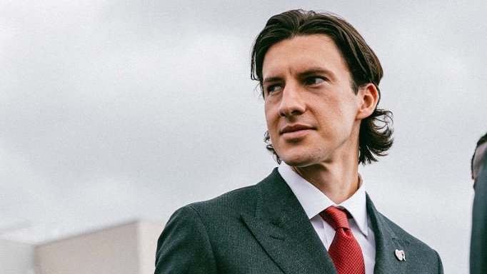 BenSteiner00's tweet photo. The #CanMNT looking sharp as they arrive in Toronto for the World Cup opener. 

Bosnia and Canada are both in Toronto now and will train in the lead-up to Friday's opening game, which is forecast to be a very hot and possibly rainy afternoon. 

📸Canada Soccer/@TSNScianitti https://t.co/4GQcxARu2n