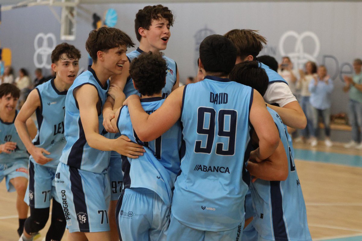 DavidPRasilla's tweet photo. Después de un año complicado, con lesiones importantes, rotación corta, inferioridad física…  estos chicos recuperan la plaza en liga gallega cadete. ¡Se lo merecen! 🩵

Gracias @LiderRedaccion por las fotos 📸😉 https://t.co/ZsGL6ngRar