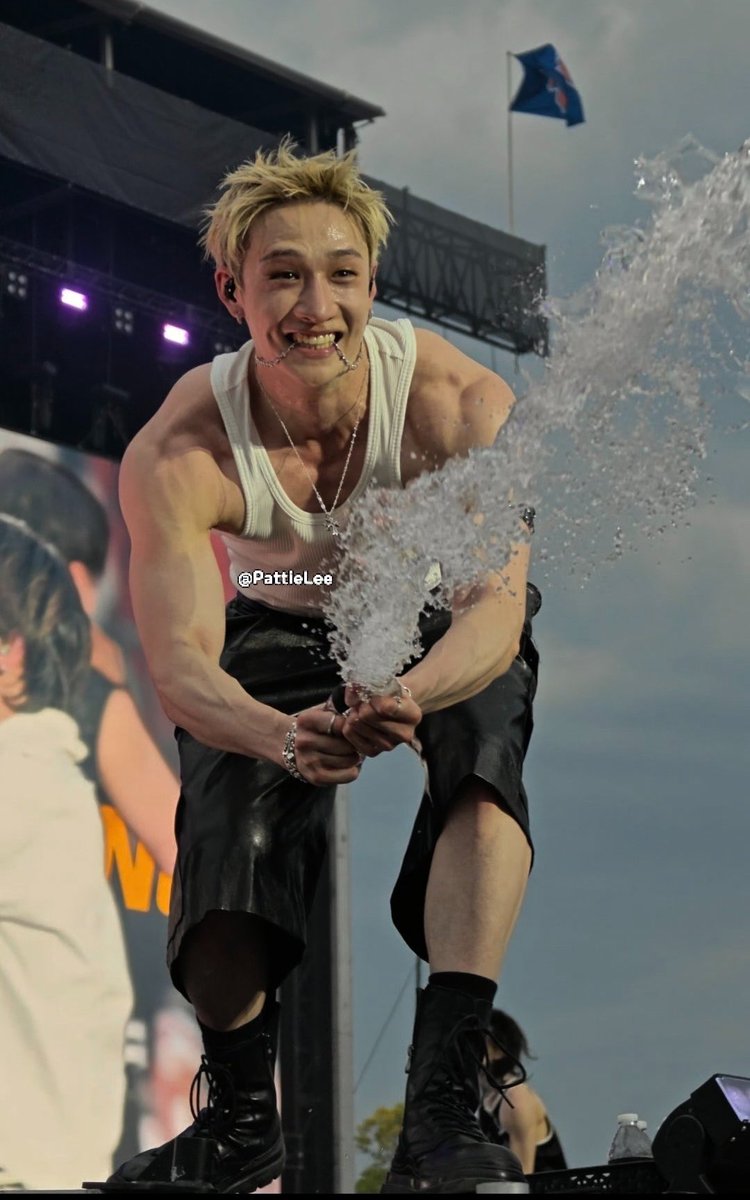 gnabnahc97chris's tweet photo. 🐺: “Ready to get wet?!” https://t.co/uge4qI26qT