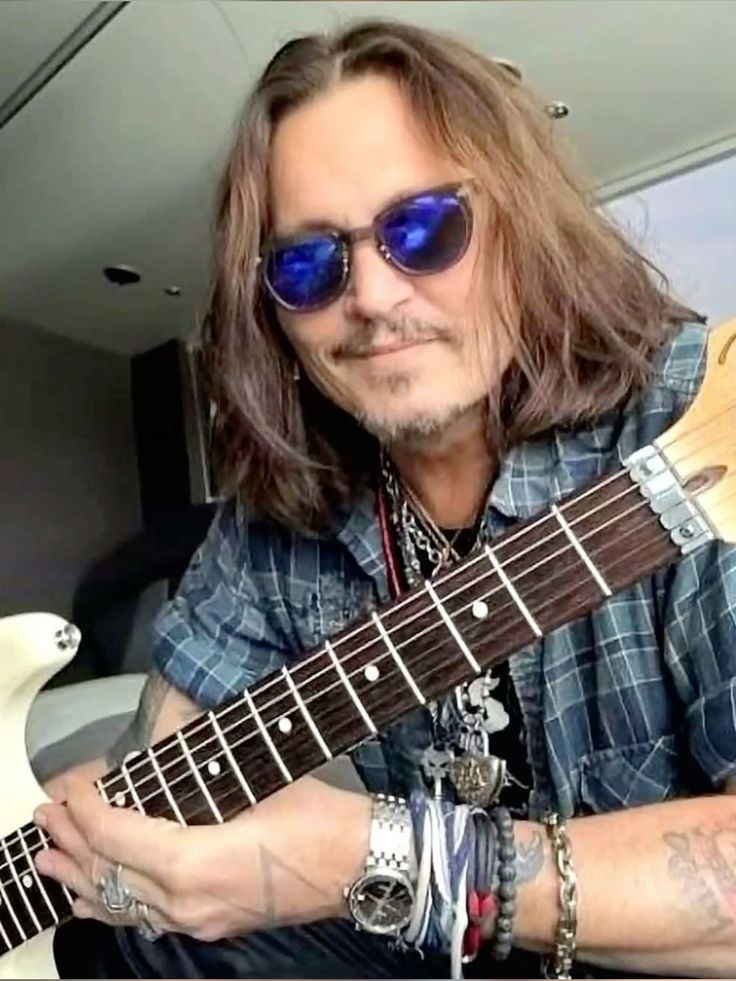 Johnny Depp tweet media