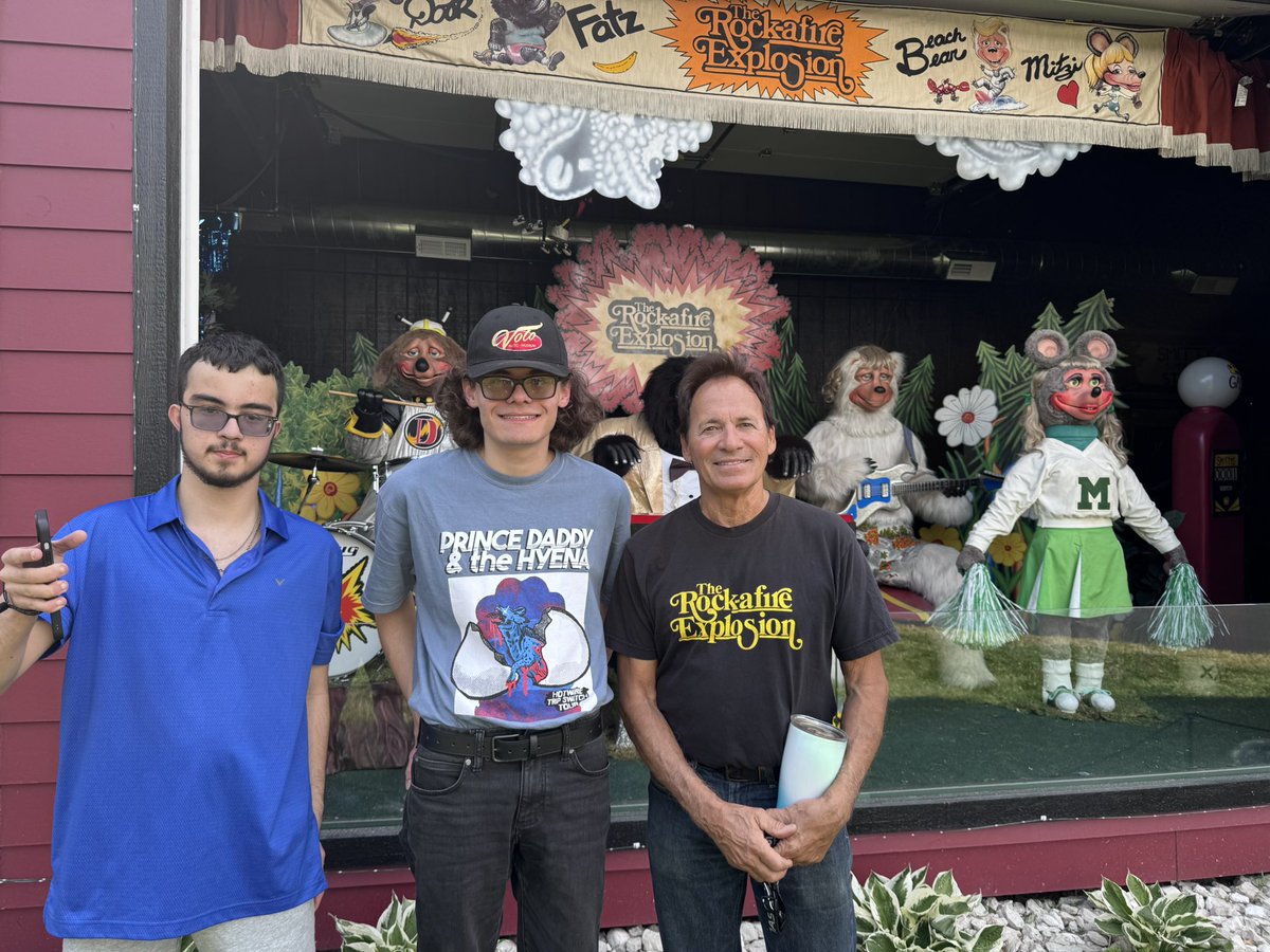 Shepard18Sean's tweet photo. @rockafire I finally meeting Aaron’s on June 4  and  Volo is good https://t.co/pzFWnRZD6H