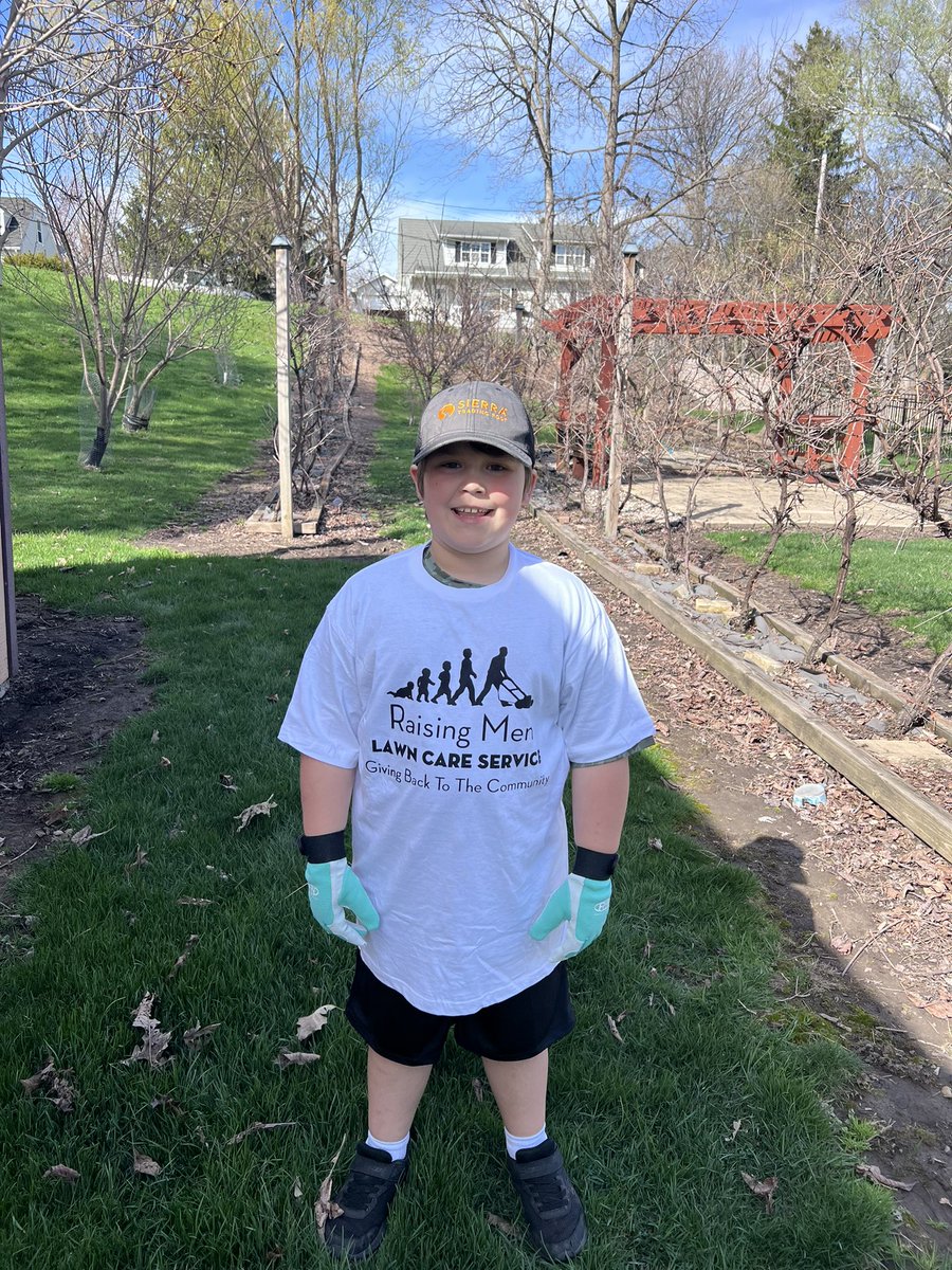 iamrodneysmith's tweet photo. Henry   of Green Bay , WI just got his safety glasses, ear plugs, and white shirt in the mail—he’s officially ready to start the 50 Yard Challenge! 

Let’s show him some love! What words of advice would you give Henry  as he begins his journey? https://t.co/shqQUGW0RF