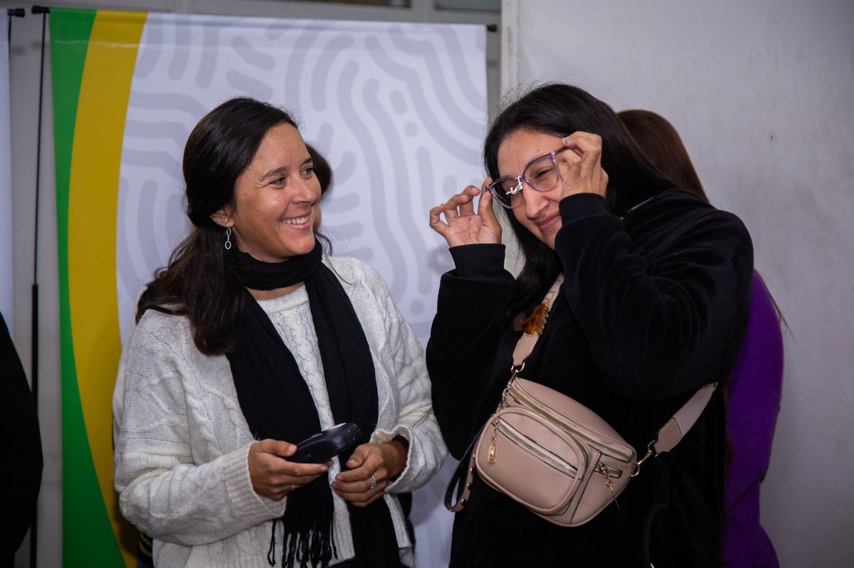 turcomenem's tweet photo. Hoy estamos realizando una acción pequeña, pero profundamente importante: la entrega de lentes a beneficiarios que hoy los necesitan y que, por distintas razones, no podían acceder a ellos.

Sabemos que ver mejor es mucho más que una cuestión de salud. Es poder estudiar, trabajar, leer, desenvolverse con autonomía y tener una mejor calidad de vida.

Gracias @QuintelaRicardo
