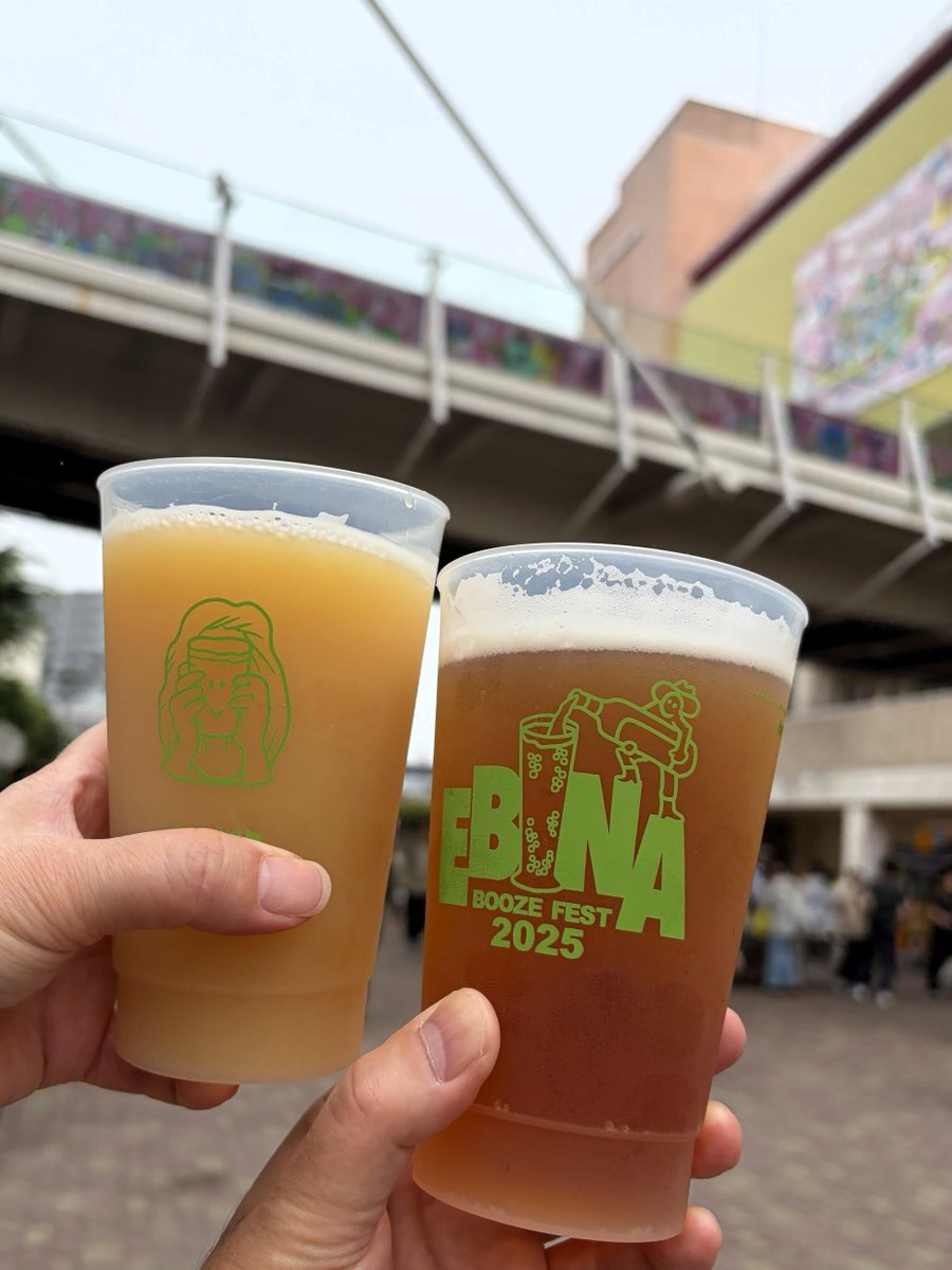 Mee_Matatabi's tweet photo. 昨日は、海老名中央公園で開催された「EBINA BOOZE FEST 2026」へ🍻
なんとか雨が本降りになる前に、美味しい一杯に辿りつくことができました😌
🍺MIURA COAST IPA
🍺ほっぷにゃー
のお相手には、うぶちゃんの焼き鳥＆TOTTYのピザという地元のスターたちをご指名✨
次回の開催も楽しみにしてまっせー🙏 https://t.co/70tYwP61wL