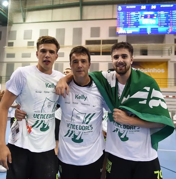 racadeleao_'s tweet photo. "Vamos ter os quatro Costa no Sporting na próxima época. Os quatro! (referindo-se também à sua mulher que sofreu um AVC há algumas semanas)" 

🗣️ Ricardo Costa https://t.co/t2eNalwWer