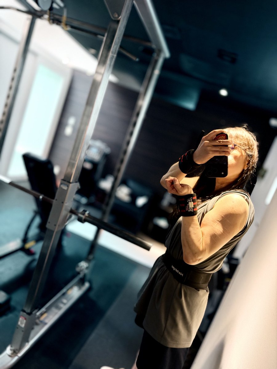 tetrabbit's tweet photo. 肩トレと腕トレした週末💪✨二頭がんばったのに筋肉痛こない😂 https://t.co/rAKYyr2vqd