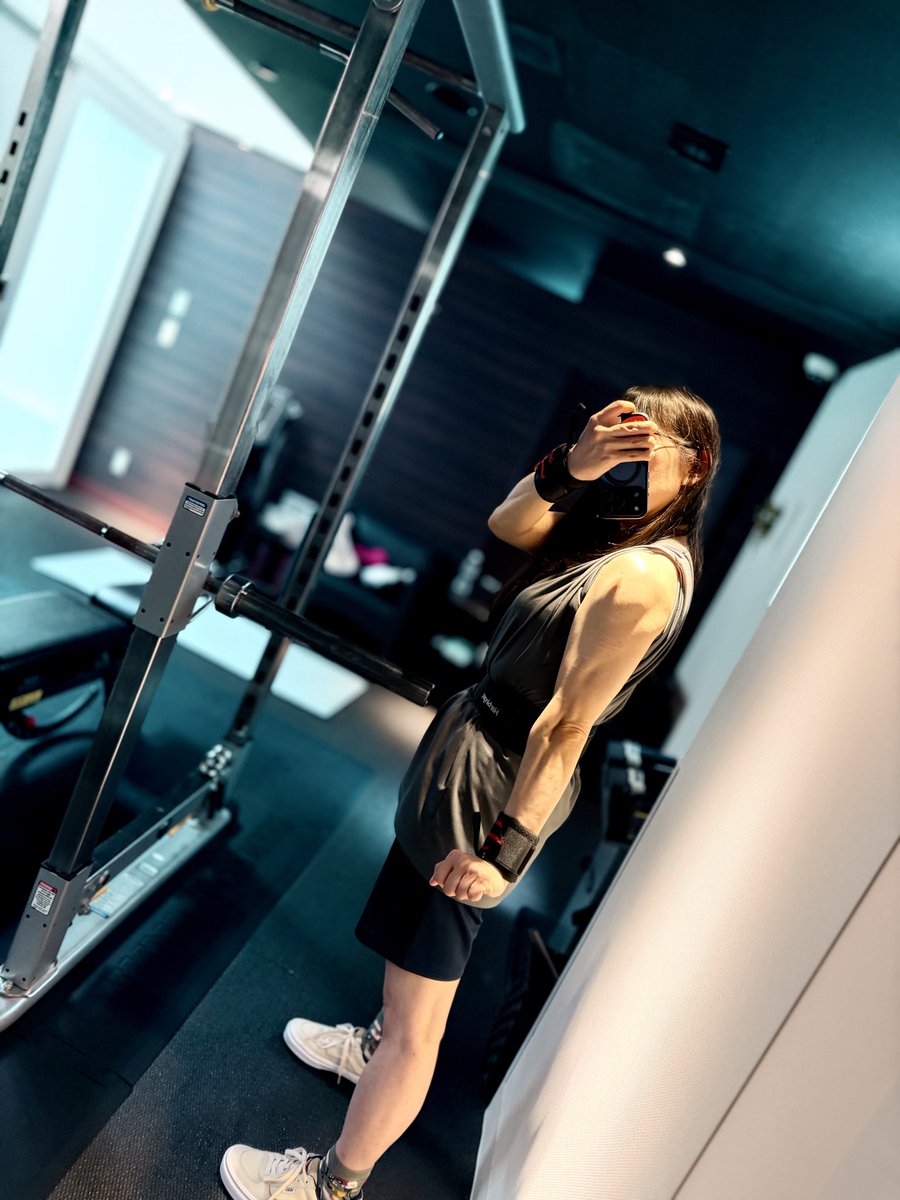 tetrabbit's tweet photo. 肩トレと腕トレした週末💪✨二頭がんばったのに筋肉痛こない😂 https://t.co/rAKYyr2vqd