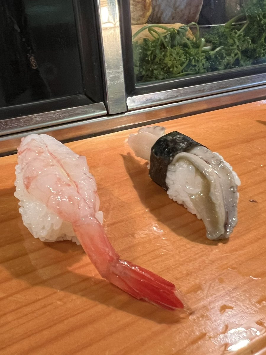 4580shiitake's tweet photo. タケログ
函館・駅から徒歩12分
『王将寿し』さんへ
駅から少し離れてますが
昔ながらの町寿しさんで
気軽に入れる雰囲気
とにかく美味しくてお財布に優しい
ランチでもないのに並で1000函館ドルちょっとで食べれます
16時から深夜1時まで営業してるそうで、飲んだ後も行けるし再訪決定👍 https://t.co/TVnFehXycb