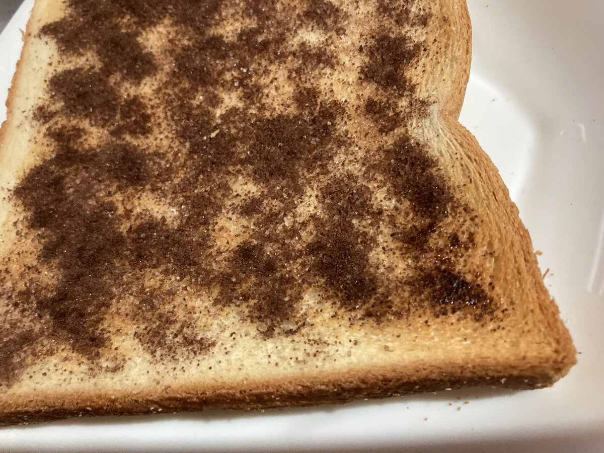 yauaa's tweet photo. トーストたべる🍞 https://t.co/0VS53KNJoq