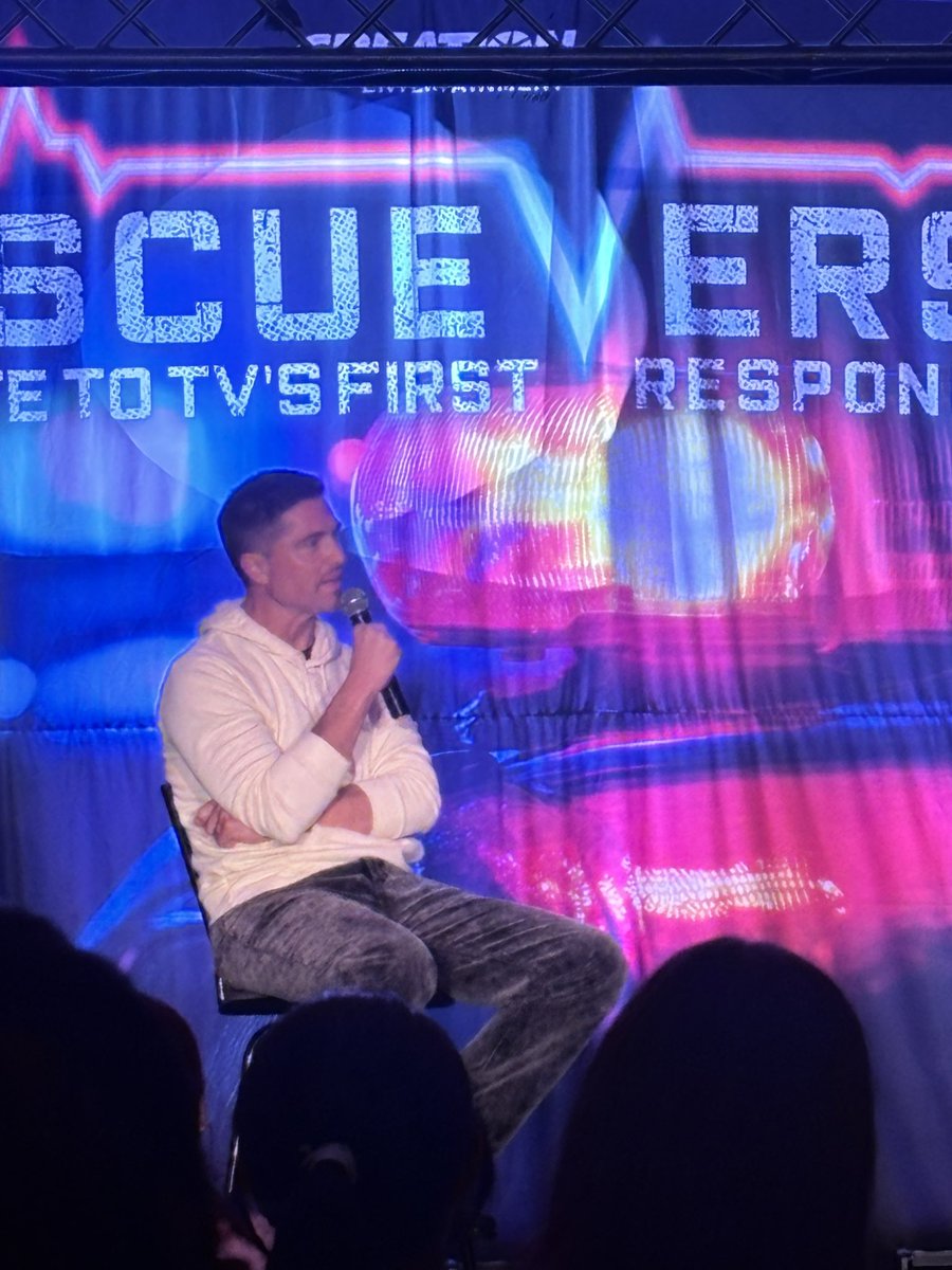 paralove90's tweet photo. eric wants to toughen tim back up so he's barking at people on the street again cause he's gotten soft lmfao 

#rescurverse #chenford #timbradford #therookie https://t.co/a3l6OlELdh