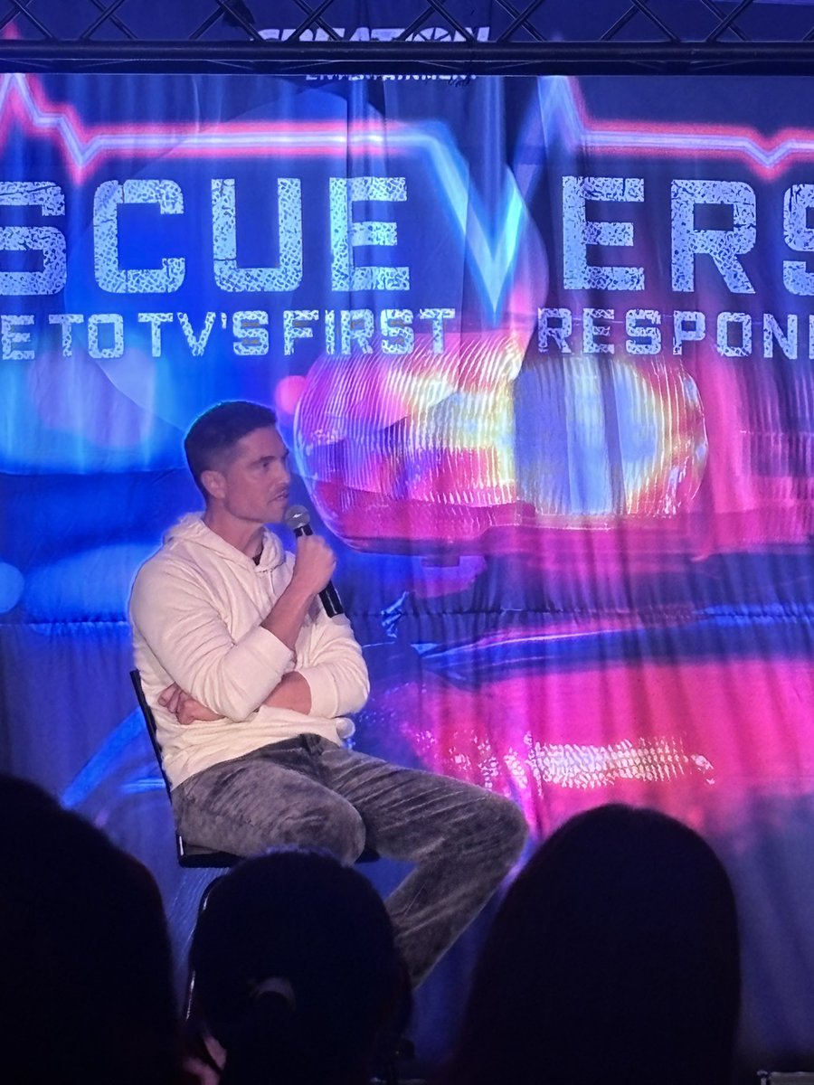 paralove90's tweet photo. eric wants to toughen tim back up so he's barking at people on the street again cause he's gotten soft lmfao 

#rescurverse #chenford #timbradford #therookie https://t.co/a3l6OlELdh