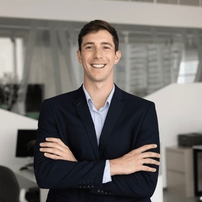 interesting_aIl's tweet photo. An “AI boomerang” trend is emerging, where 32% of CEOs who fired employees due to AI are rehiring according to Robert Half https://t.co/Jrb738uCtK