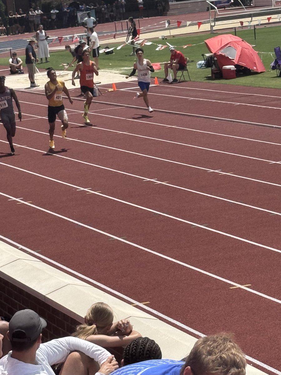 smorrisFlucoAD's tweet photo. Congrats Garrett state champion 200 and 400 https://t.co/ZyD1YQcYfU