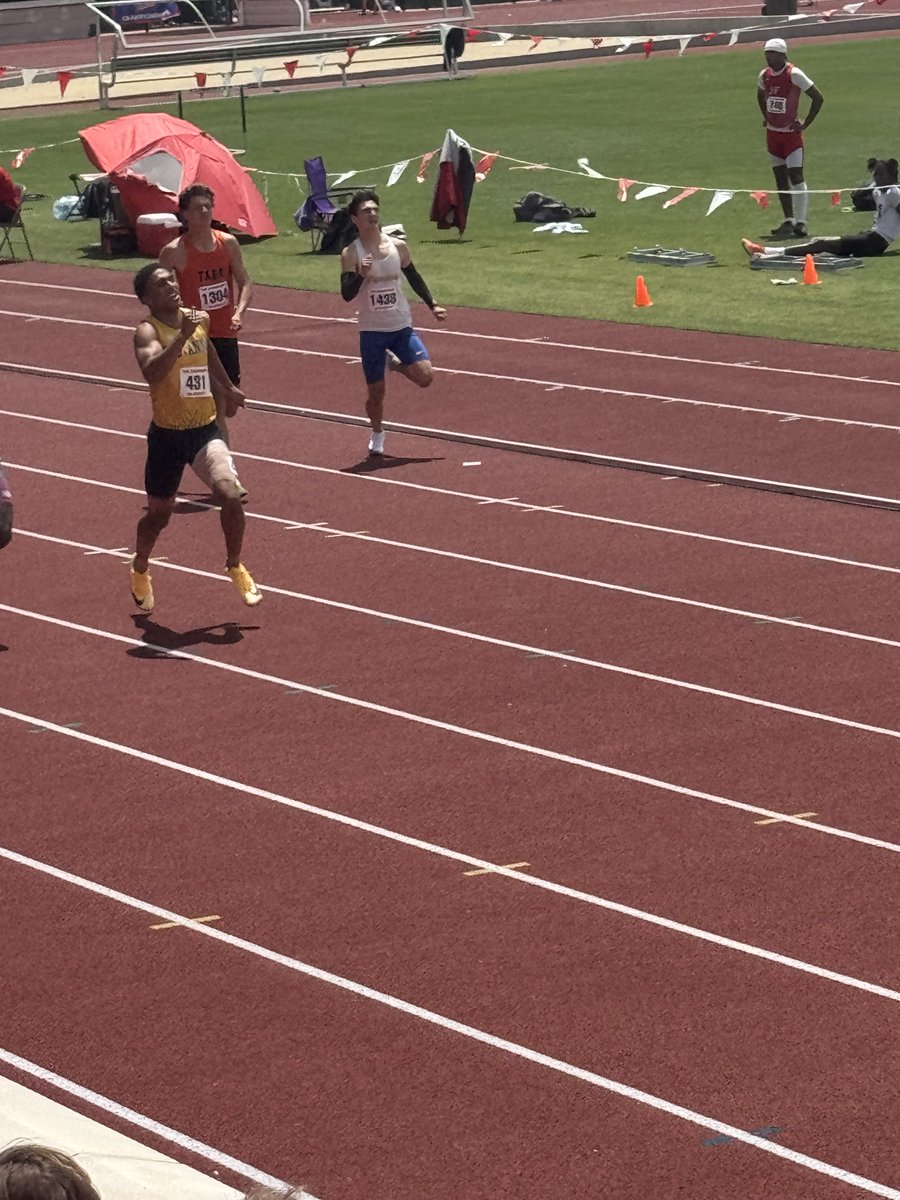 smorrisFlucoAD's tweet photo. Congrats Garrett state champion 200 and 400 https://t.co/ZyD1YQcYfU