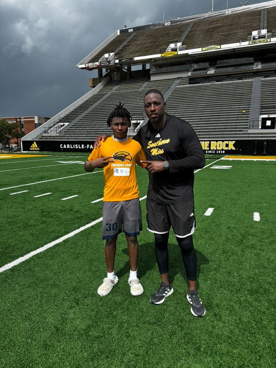 Maurice_Harmon3's tweet photo. Great Showing at the camp today at The University Of Southern Mississippi📈thanks for the opportunity! 
#juniorszn
@CoachQ14D @CoachParkerMTU @orr_coachorr9 @KosciuskoFB @CaidenWade @OleMissFB @SouthernMissFB @youareathlete @DeionSanders @KirbySmartUGA https://t.co/F5IPMyiVEb