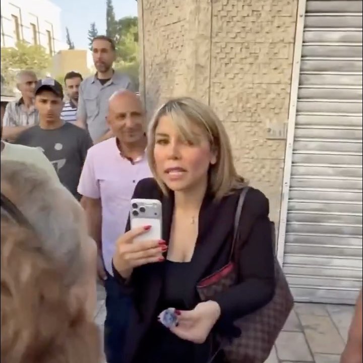 SallyObeid's tweet photo. لو خيروني بين زوال الطغاة أو زوال العبيد لاخترت بلا تردد زوال العبيد؛ لأن العبيد يصنعون الطغاة ولا يبنون الأوطان.. https://t.co/17pZI4IlCL
