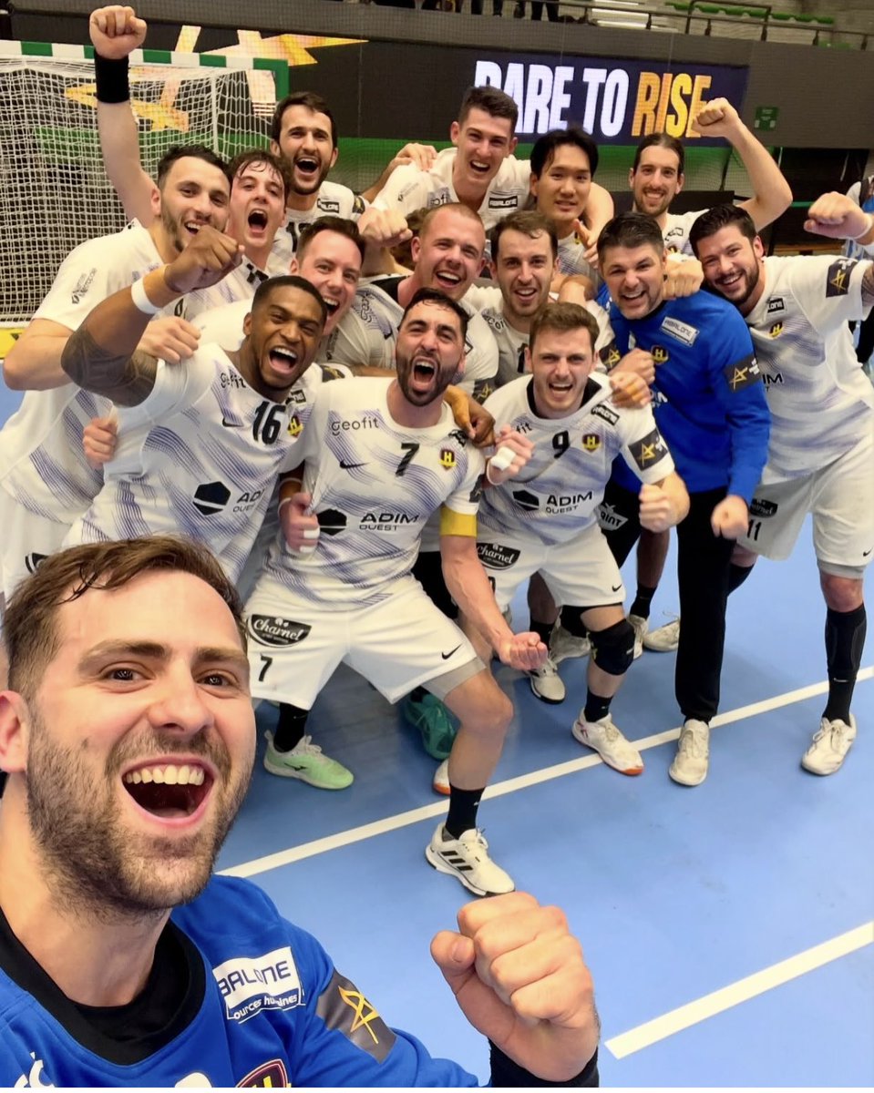 nachobiosca's tweet photo. Es el momento de decir adiós a este club con la mejor afición, a esta ciudad y sobretodo a todos los compañeros que he tenido durante estos años. Me llevo momentos inolvidables, victorias, derrotas y, sobre todo, personas que han hecho este camino especial.
❤️🤾‍♂️ MERCI NANTES https://t.co/sanSh0d7zN