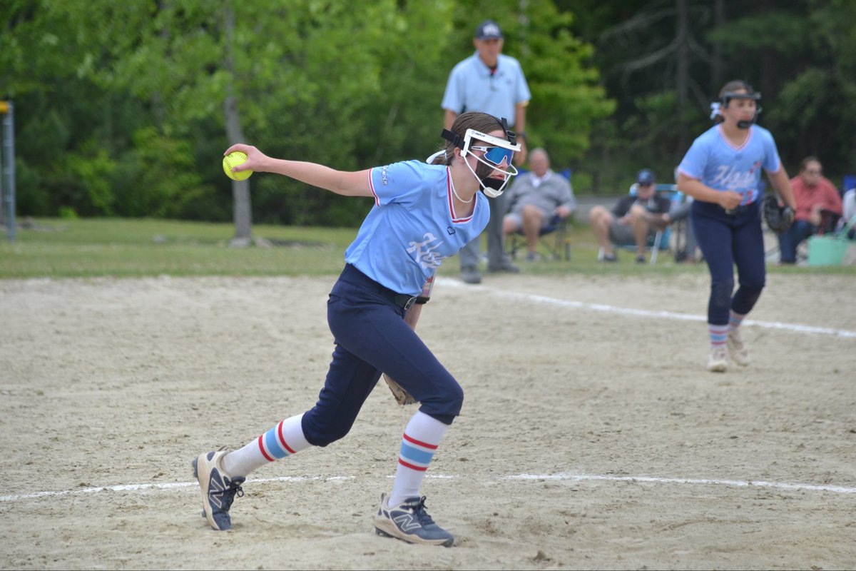 AveryDadona2033's tweet photo. Great weekend with my team going 4-1! 

I hit my first out of the park home run and worked hard for a win against the 10u mass state champs. 💙❤️ #hops #pitcherswhohit #10usoftball https://t.co/QJLKLOcYKX