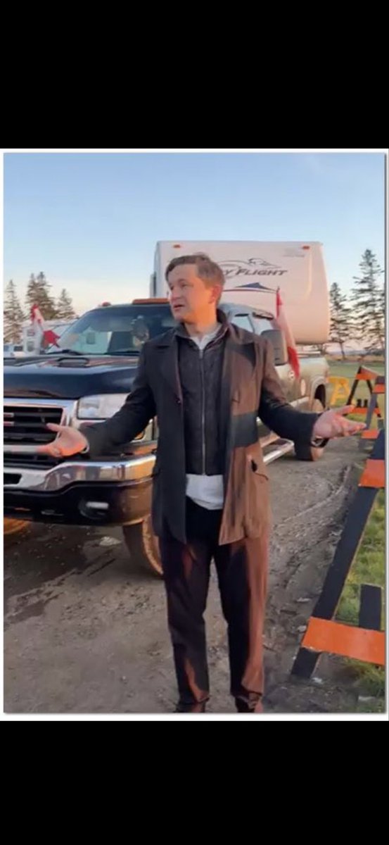 Lady_Marushka's tweet photo. @PierrePoilievre Pierre Jeff Poilievre can run but he can’t continue to hide from his #SecurityClearance
Without it, you are deemed unworthy and will continue to be seen as an unserious man who avoids the hard work so he can waste time and OUR money on his infernal #CampaignSansElection
#cdnpoli https://t.co/RT3tCdou39