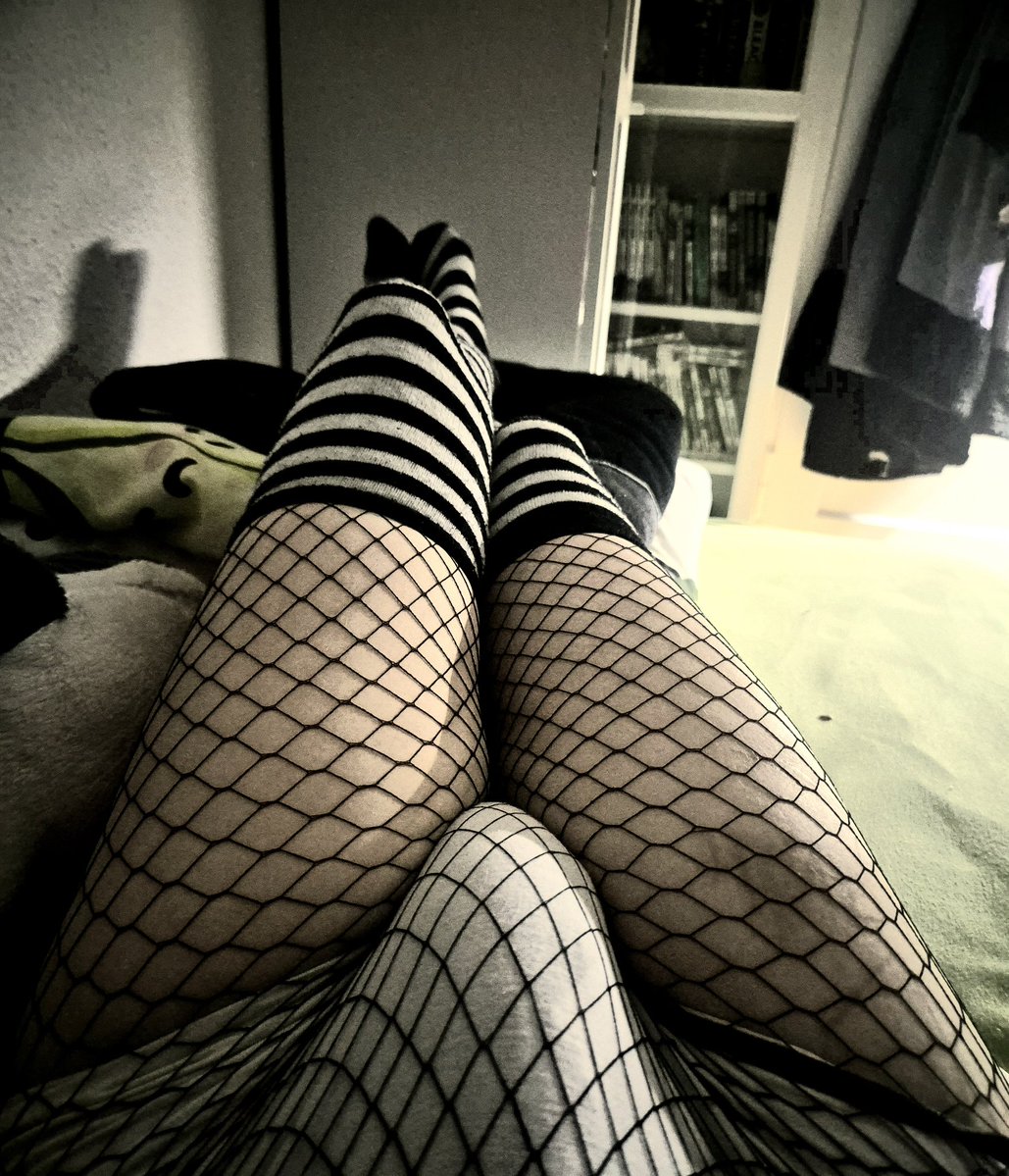 devilishxkitten's tweet photo. Late night pics, uhh, you don't see my peenar at all, nuh uh! (Wanna play with it?)
#femboy #femboythighs #twink #nsfwtwt ? https://t.co/GgtJZDNqpU