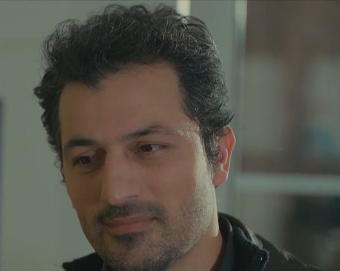 Yeppaya's tweet photo. "Scusarmi è quello che so fare meglio, so scusarmi così bene che mi perdoneresti anche se non ho fatto niente"
Arif non ha ascoltato una parola, perché era troppo impegnato a imbambolarsi guardando la sua mano che spostava la ciocca di capelli dietro l'orecchio
#laforzadiunadonna https://t.co/UDnxp35muR