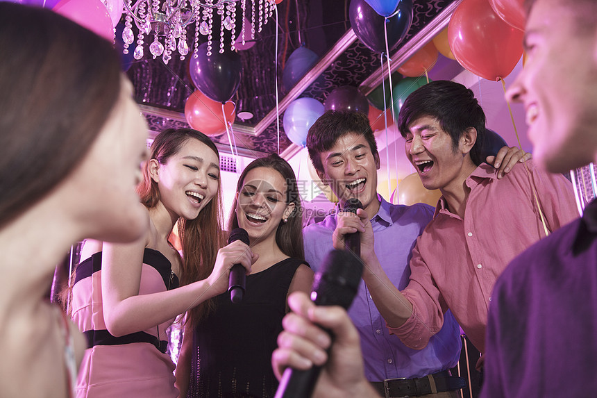 GabiSimchovich's tweet photo. Tonight’s vibe: mics up, vocals loud, no off-key vibes—just pure KTV joy with best crew! https://t.co/SDg8NlOiob