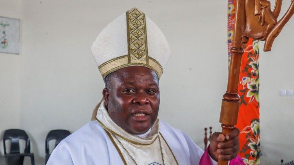 UniCatolicos_es's tweet photo. ‼️ Obispo asesinado en Mozambique

Unas semanas después de haber denunciado públicamente las violencias islamistas que ensangrientan el norte de Mozambique, Monseñor Osório Citora Afonso ha sido asesinado a balazos en su residencia episcopal.

El islamismo mata. 

Recemos por él. https://t.co/XxY49zTa06