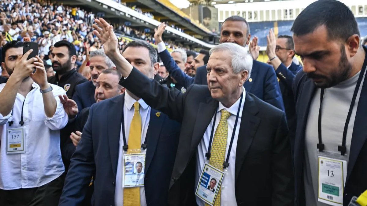 abdpostweb's tweet photo. Fenerbahçe’de yeni dönem: Aziz Yıldırım yeniden başkan seçildi
https://t.co/rf1WbpnKGP https://t.co/hJVumtRn9u