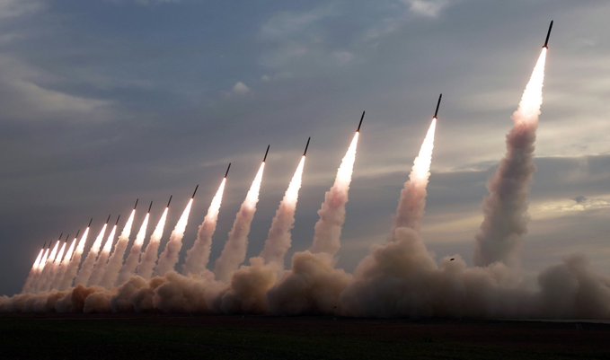 PMudri's tweet photo. In the last 24 hours #Iran launched five weaves of missile strike on #Israel.
In mean time #Trump says that he will call #Netanyahu not to attack #Iran back because the peace agreement with #Iran is very close to be concluded.
It is all very confusing... https://t.co/WfmaMAnUgD
