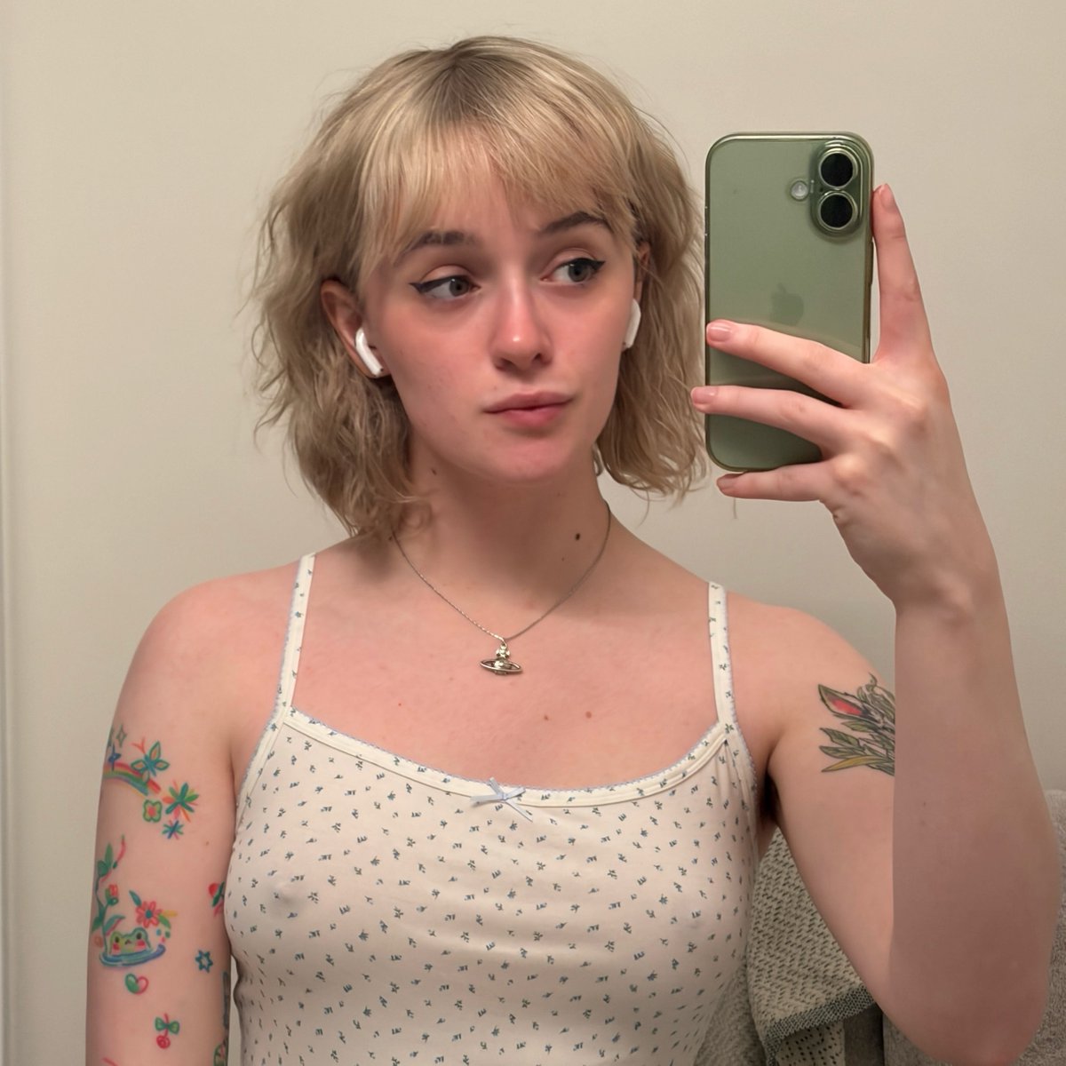 pierbii's tweet photo. face vs the body 😳

am i cute? https://t.co/cdKTmCFcH2
