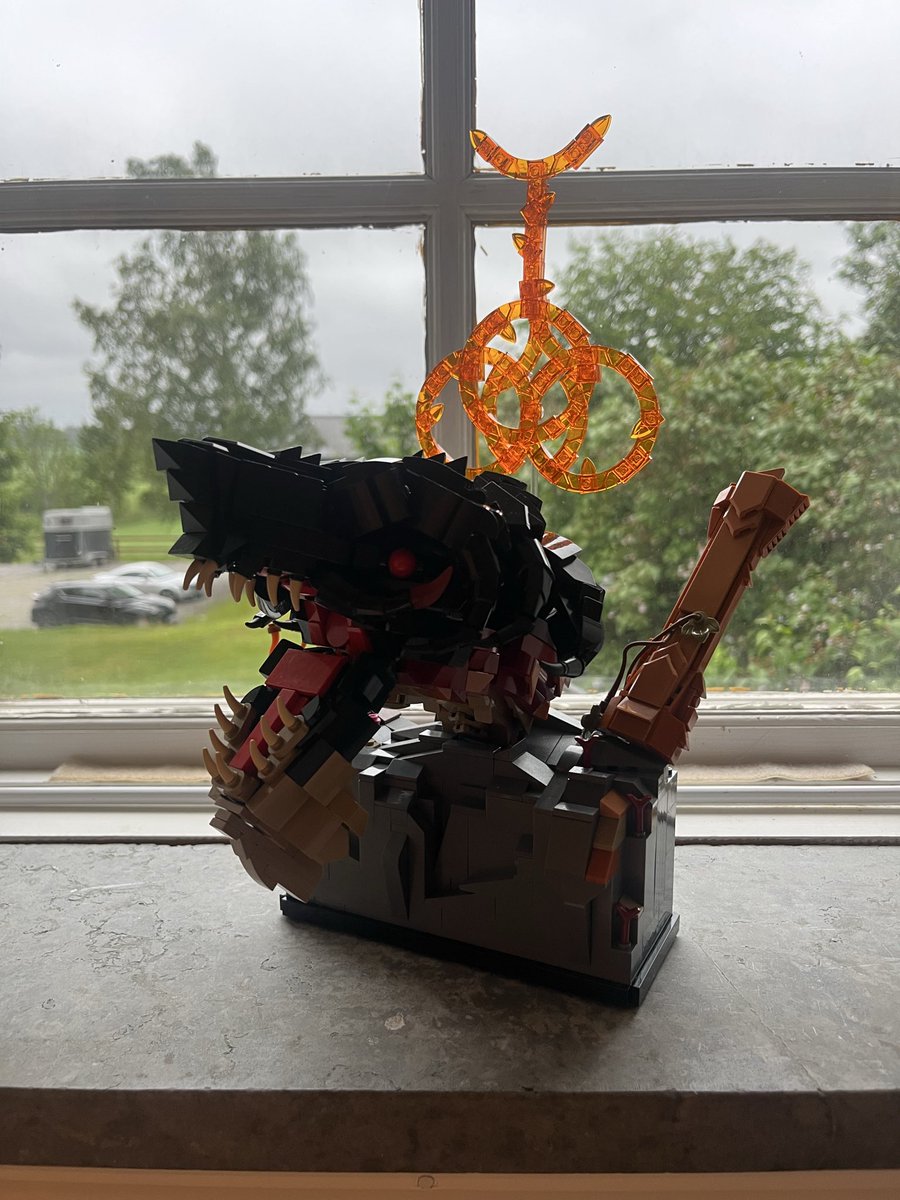 GilbertBigToe's tweet photo. Made a little stand for the bayle head together with the Elden Ring. #LEGO #ELDENRING https://t.co/gNYTgbQDMr