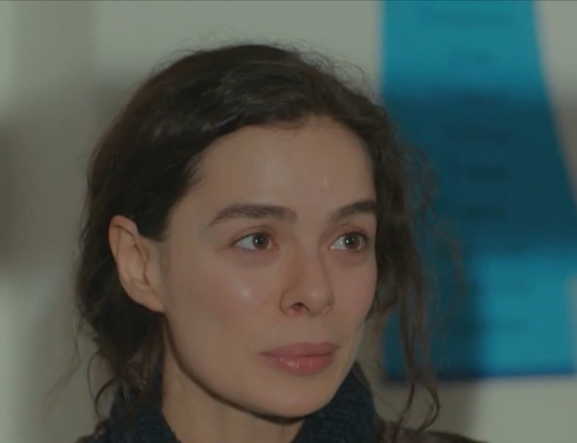 Yeppaya's tweet photo. "Scusarmi è quello che so fare meglio, so scusarmi così bene che mi perdoneresti anche se non ho fatto niente"
Arif non ha ascoltato una parola, perché era troppo impegnato a imbambolarsi guardando la sua mano che spostava la ciocca di capelli dietro l'orecchio
#laforzadiunadonna https://t.co/UDnxp35muR