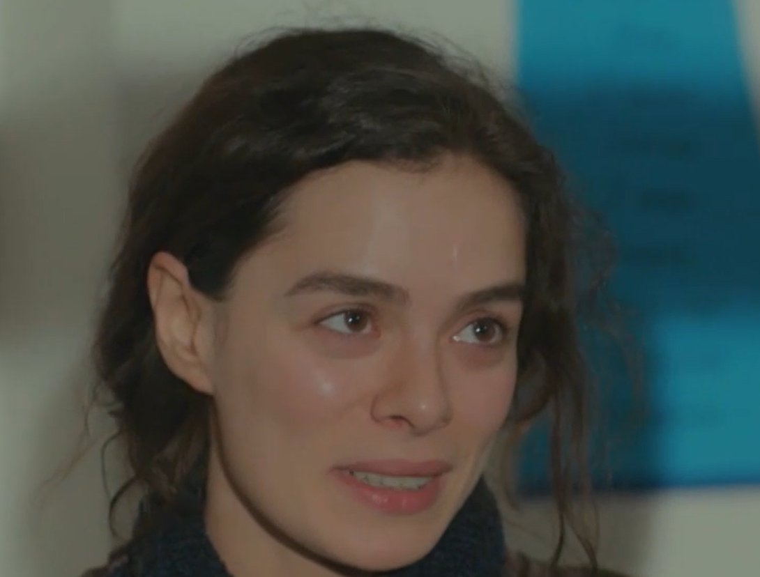 Yeppaya's tweet photo. "Scusarmi è quello che so fare meglio, so scusarmi così bene che mi perdoneresti anche se non ho fatto niente"
Arif non ha ascoltato una parola, perché era troppo impegnato a imbambolarsi guardando la sua mano che spostava la ciocca di capelli dietro l'orecchio
#laforzadiunadonna https://t.co/UDnxp35muR