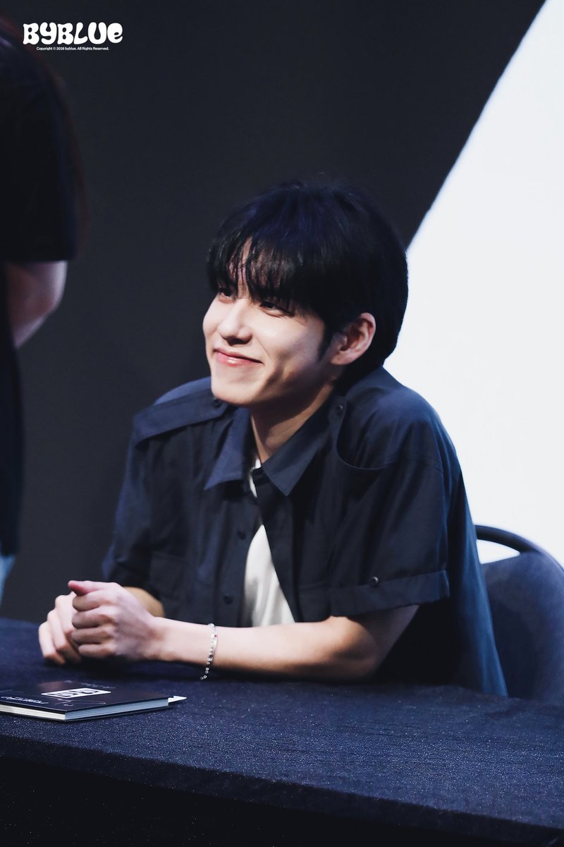 byblue_archive's tweet photo. 260607 원필 팬싸

#원필 #wonpil #데이식스 #day6 https://t.co/TeENnHNwbq