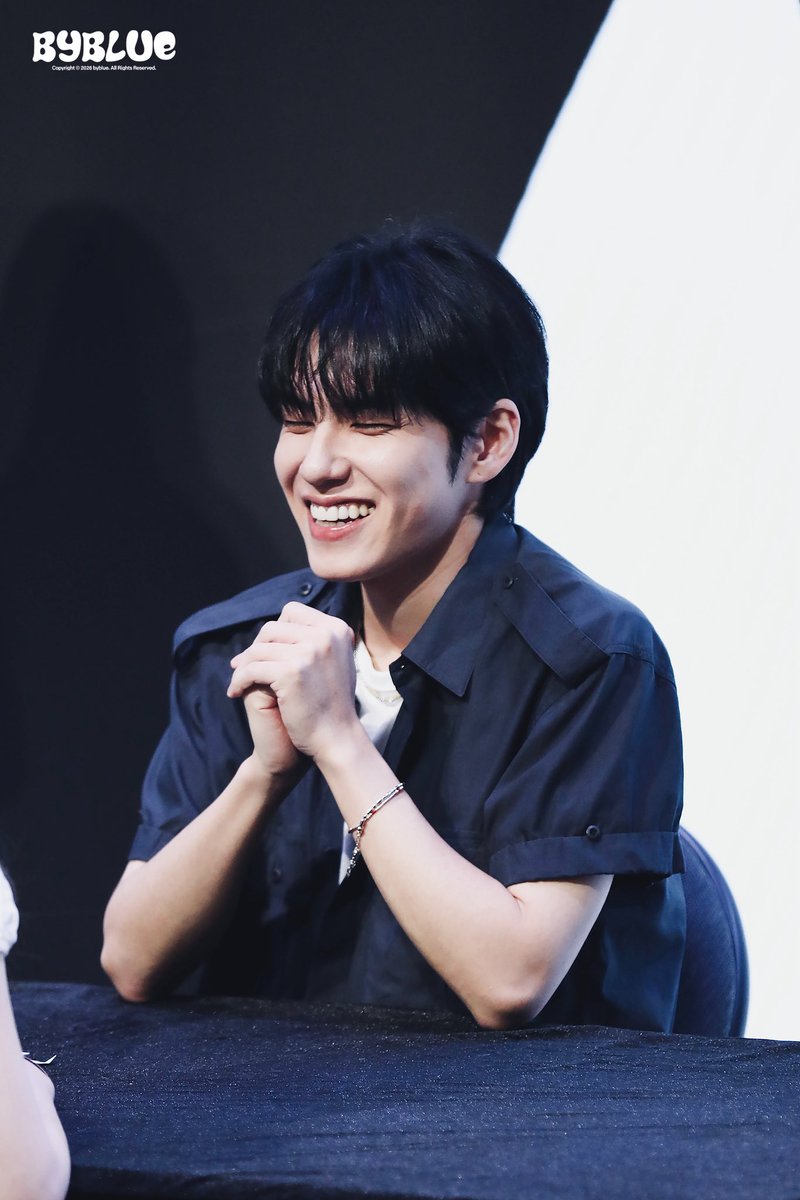 byblue_archive's tweet photo. 260607 원필 팬싸

#원필 #wonpil #데이식스 #day6 https://t.co/TeENnHNwbq