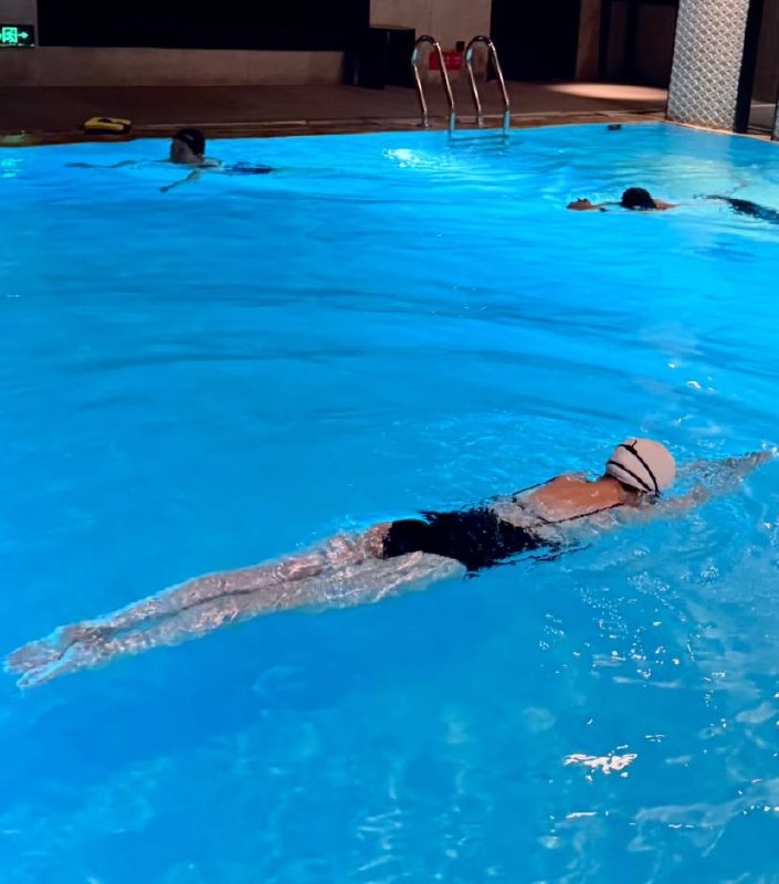 Hugsxester's tweet photo. Weekly swim 📷 https://t.co/3ZpRLosEDy
