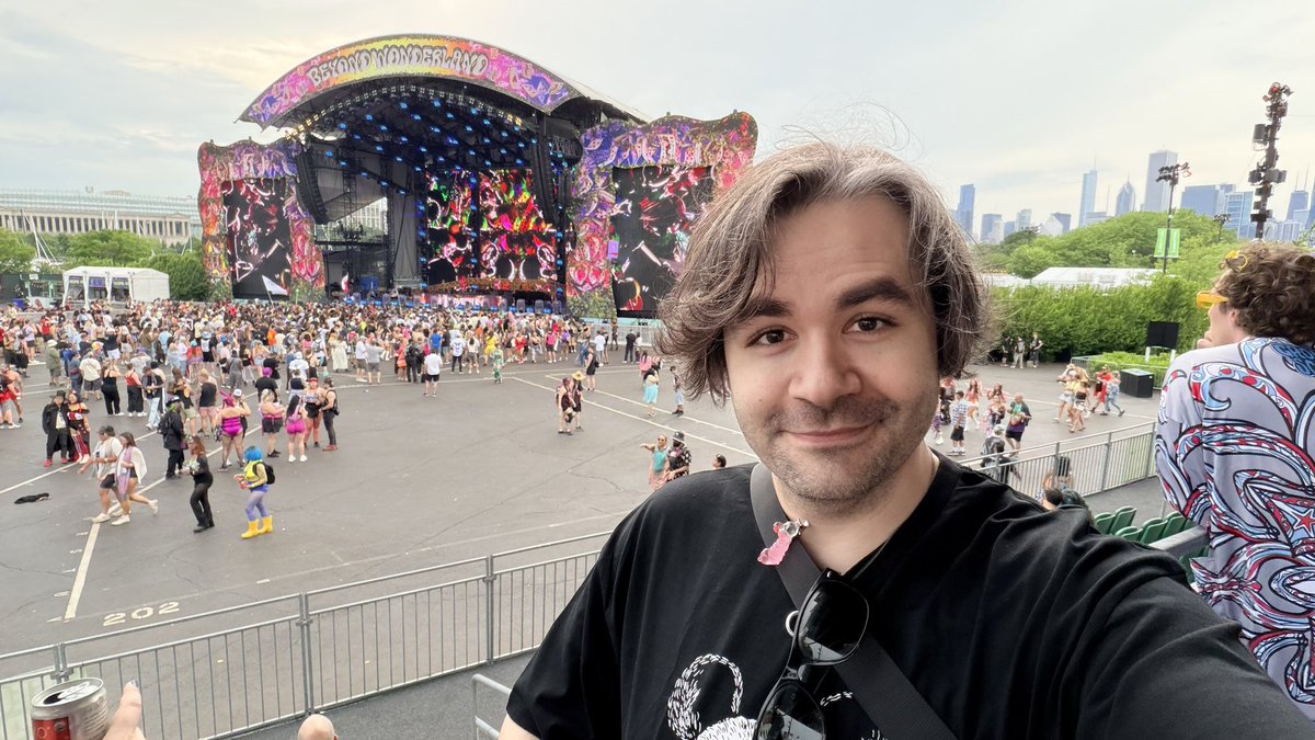 CapsLockKeyon's tweet photo. Baby’s first EDM festival #BeyondWonderland https://t.co/M69b3O9Nyy