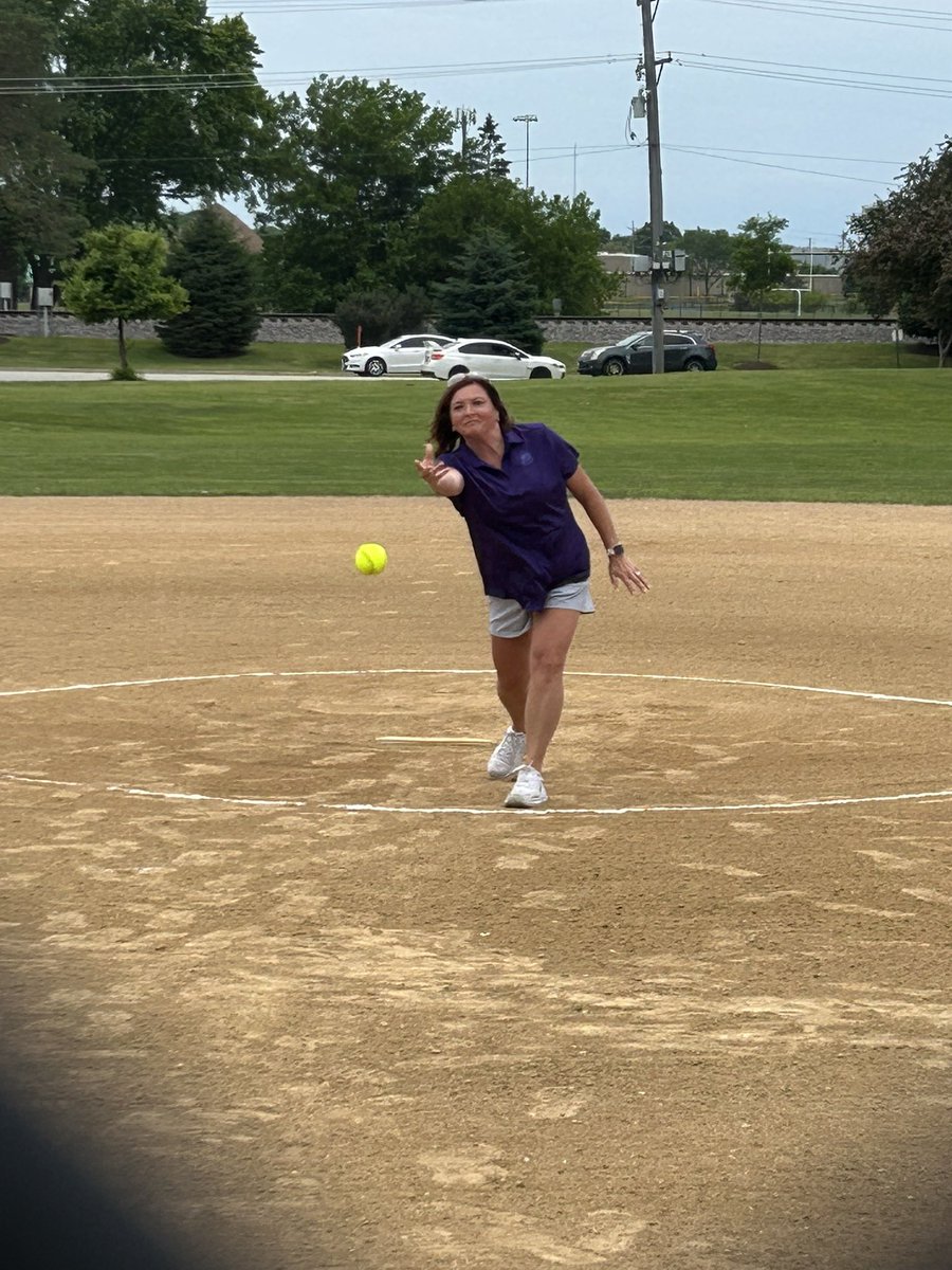 BigM0616's tweet photo. Had the honor of throwing out the first pitch to celebrate Mt. Prospect Park District's Softball/Baseball Day. Awesome to see so many young athletes playing the game. #softball #firstpitch #parks #recreation #commissioner https://t.co/uCM5b9ylza